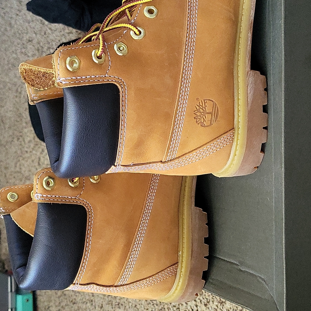 Timberland Boots - Picture 2 of 4